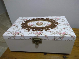 Caixa Media Estampa Branca, Circ Dourado, Fecho